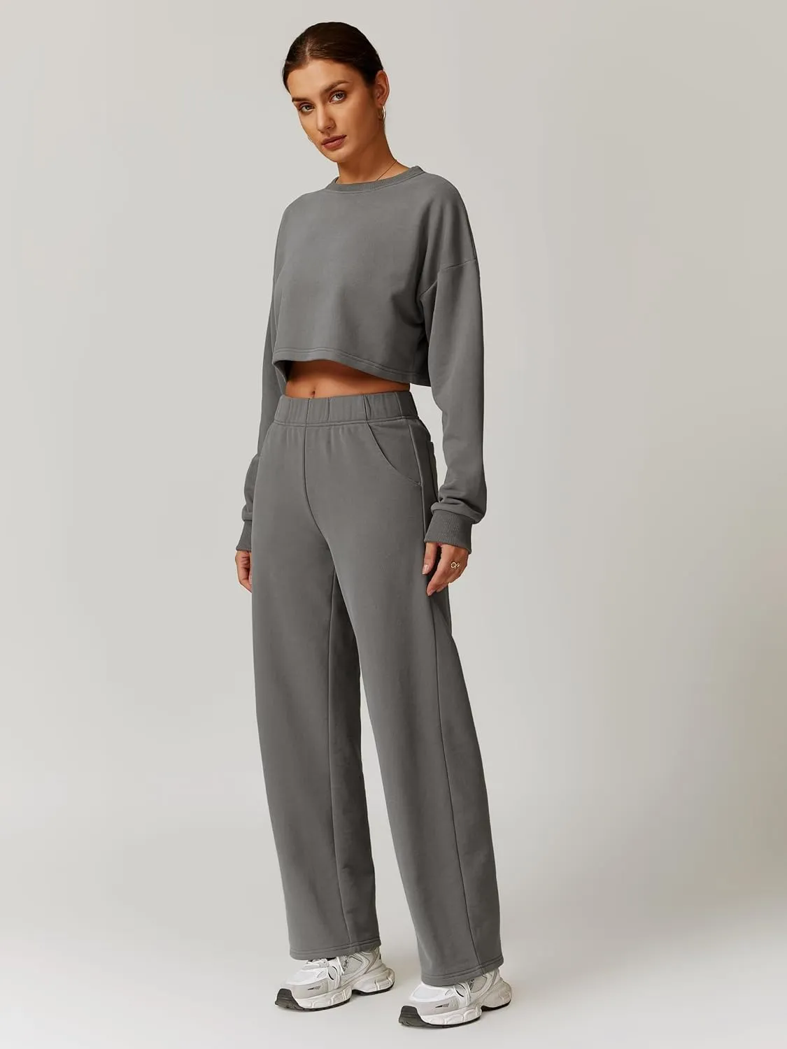 ABOCIW Womens 2 Piece Sweatsuits Set Long Sleeve Open Back Cropped Sweatshirt Wide Leg Sweatpants Fall Outfits Tracksuit