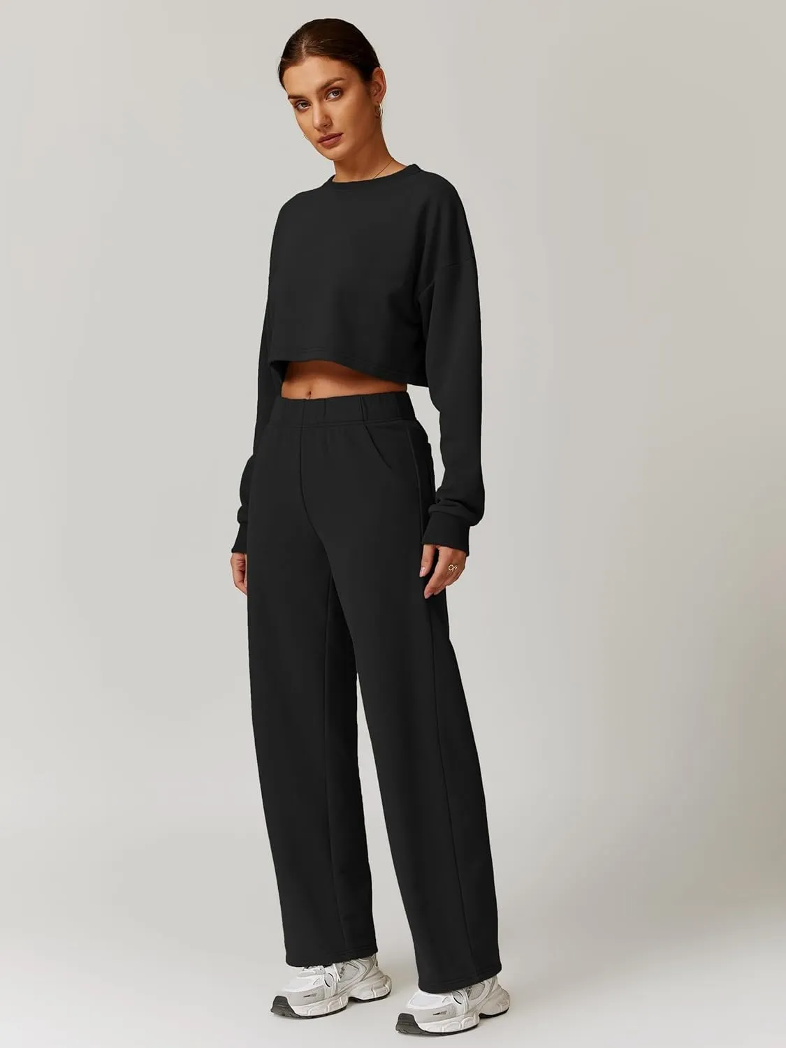 ABOCIW Womens 2 Piece Sweatsuits Set Long Sleeve Open Back Cropped Sweatshirt Wide Leg Sweatpants Fall Outfits Tracksuit