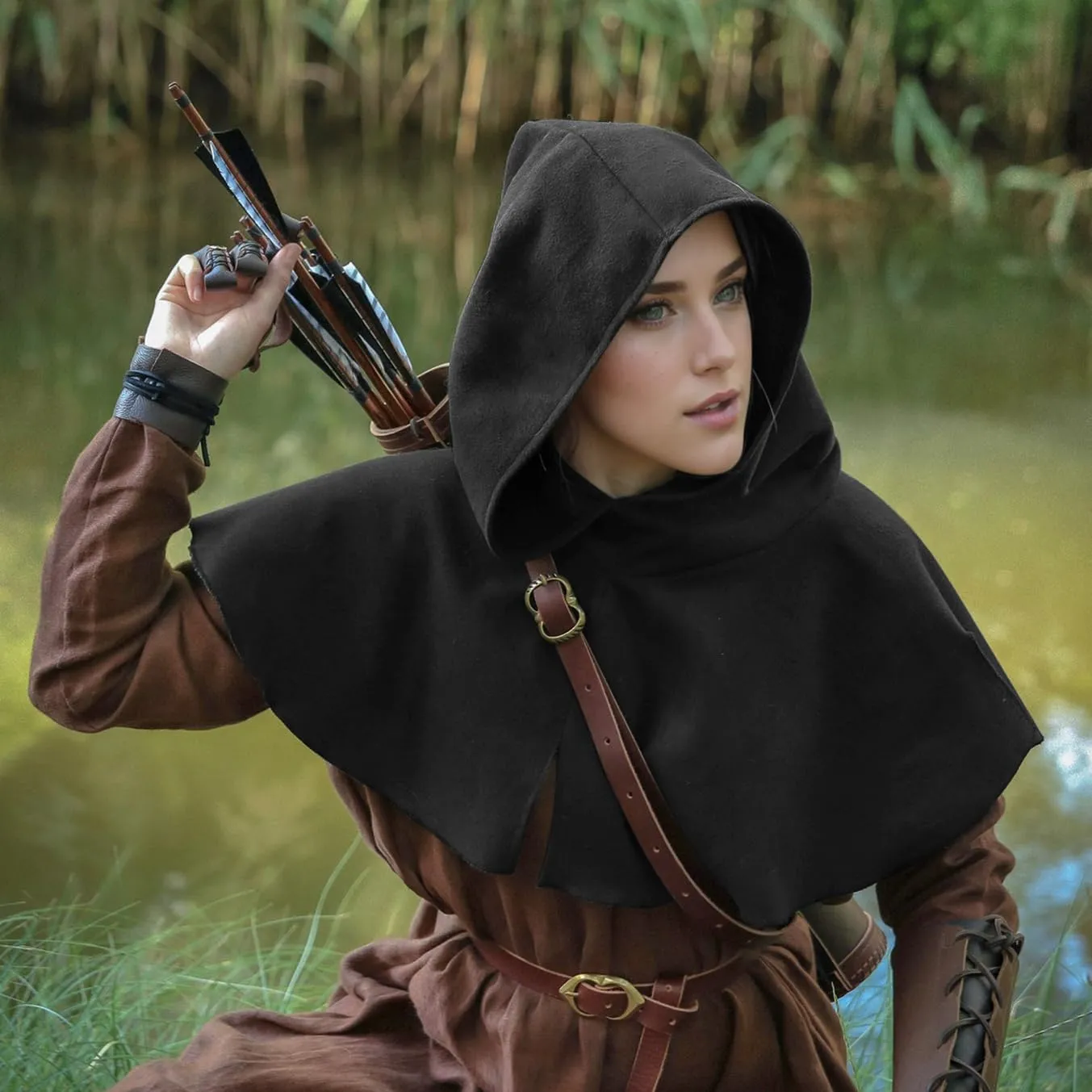 L'VOW Medieval Hooded Cape Renaissance Cowl Short Cape with Hood for Women Men Halloween Cosplay Costume